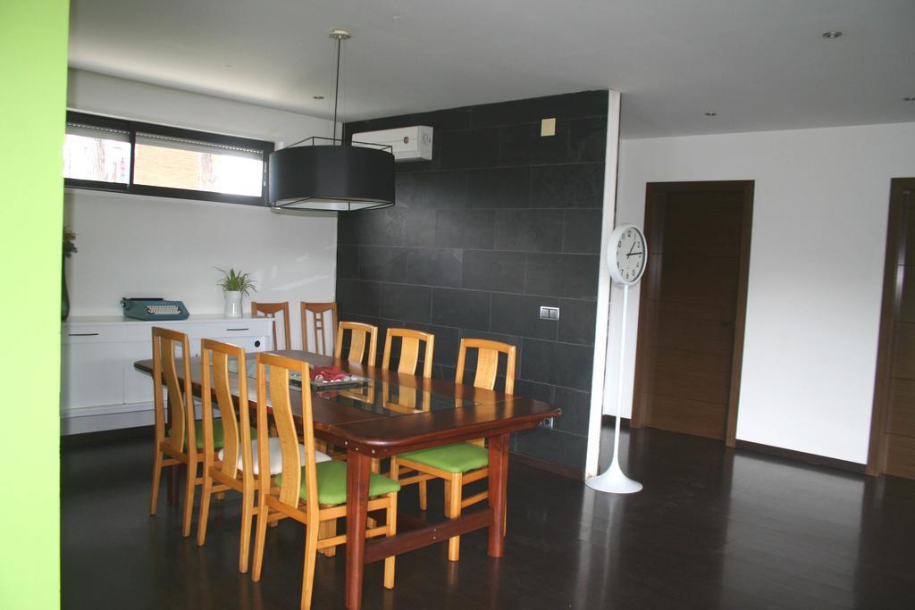 Casa Ceca De La Playa Y Barcelona, Con Piscina Climatizada Y Jacuzzi Villa บัญโรมานัส ภายนอก รูปภาพ