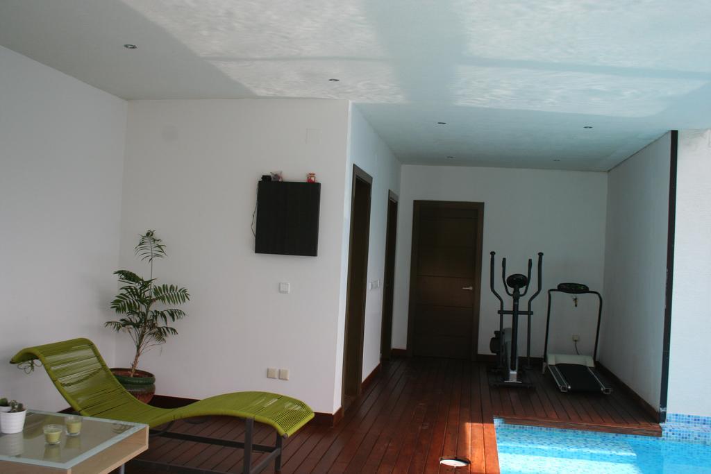 Casa Ceca De La Playa Y Barcelona, Con Piscina Climatizada Y Jacuzzi Villa บัญโรมานัส ห้อง รูปภาพ